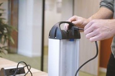 Opladen van de GoCab accu Opladen van de GoCab accu